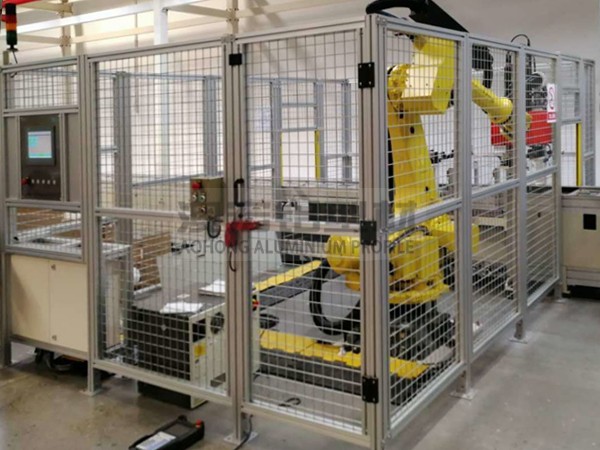 機(jī)器人安全門(mén)鋁型材：高效防護(hù)，助力智能生產(chǎn)安全升級(jí)